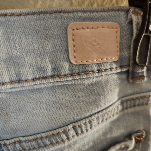 Celebrity Pink Light Wash Distressed Kids Jeans - Picture 12 of 13